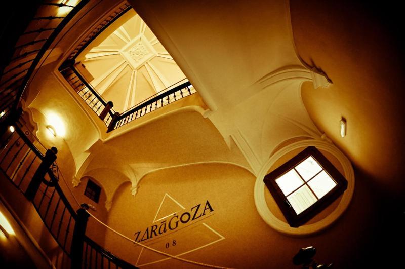 Be Zaragoza Hostel Exterior photo Interior of the hotel