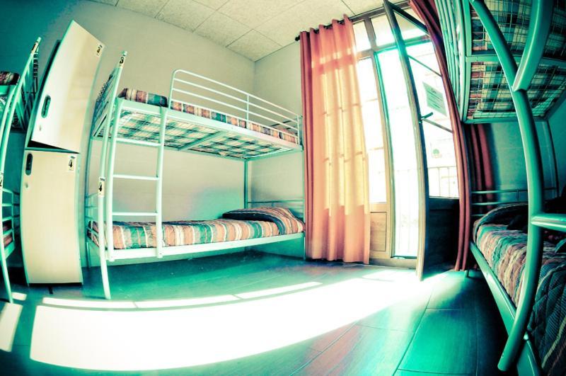 Be Zaragoza Hostel Room photo
