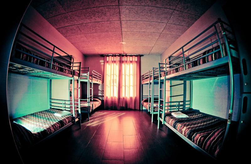 Be Zaragoza Hostel Room photo