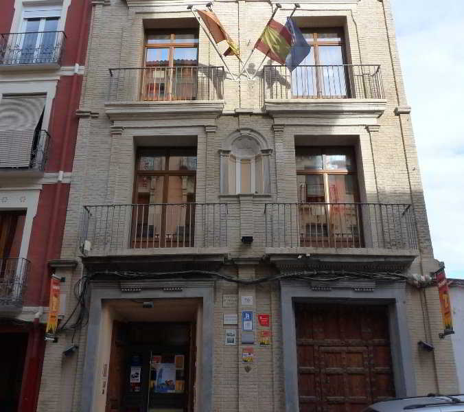 Be Zaragoza Hostel Exterior photo Town Hall