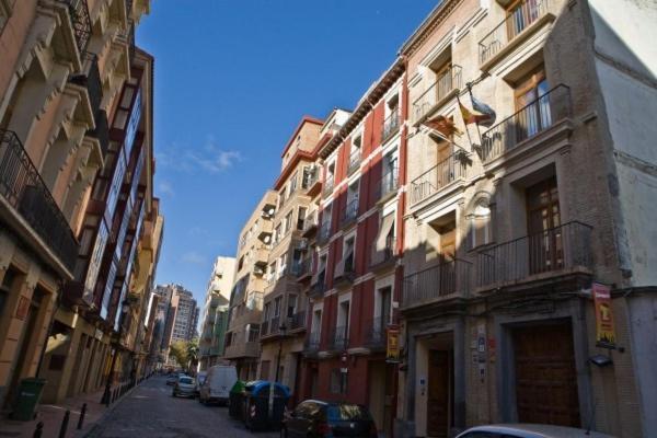 Be Zaragoza Hostel Exterior photo A street in the quarter of El Born